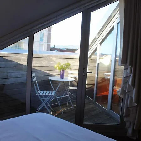 Apartamento A Casa Rosa- ático En El Centro De Vigo